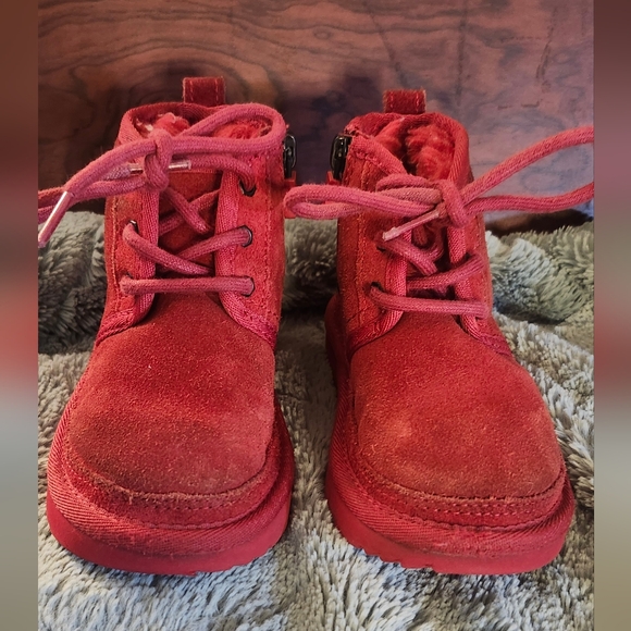 Children's red suede Ugg boots SZ 9 toddler - Picture 3 of 7